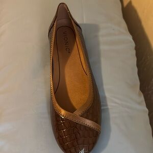 Vionic size 7 brown women’s dress shoes
